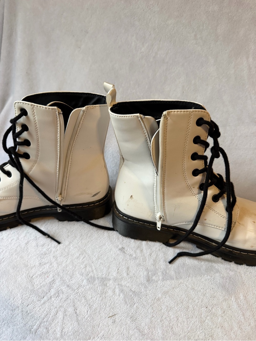 2020 IN Combat Boots Women 8.5 White Good Lace Up Chunky Sole - Picture 6 of 6
